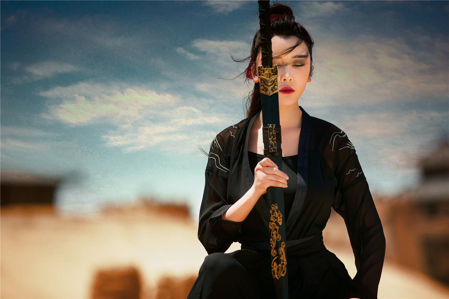 侍宣如侠女写真照曝光 影视剧中多次饰演女侠角色-中新网