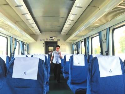 成昆铁路水害致26趟列车散停成都周边 探访列车守车人