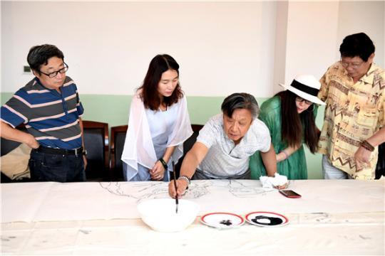 幸福美丽新边疆15位全国知名画家走进新疆