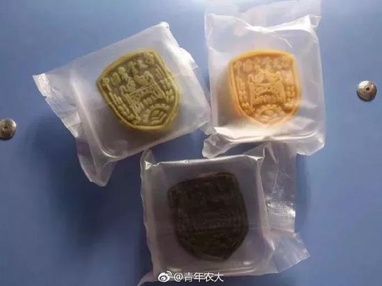 △中国农业大学“校徽”版月饼