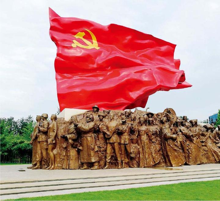 1987年党的十三大第一次系统阐述了社会主义初级阶段的理论,明确提出