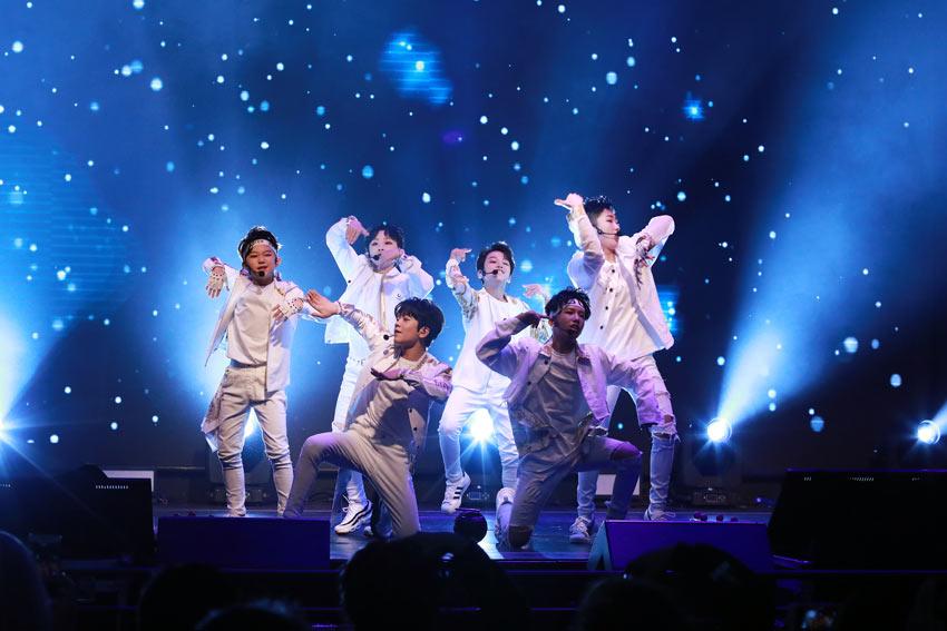 boy story组合献唱跳演出 王嘉尔等隔空送祝福