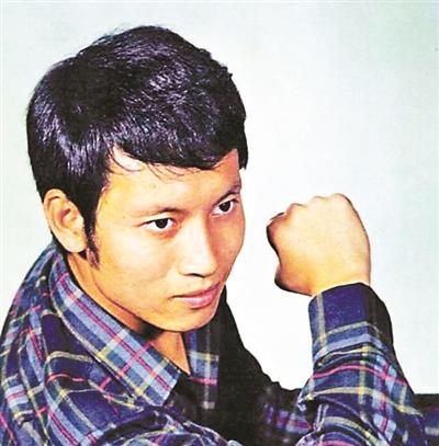 《大醉侠》里出演范大悲 《珠光宝气》中扮贺峰   tvb老戏骨岳华