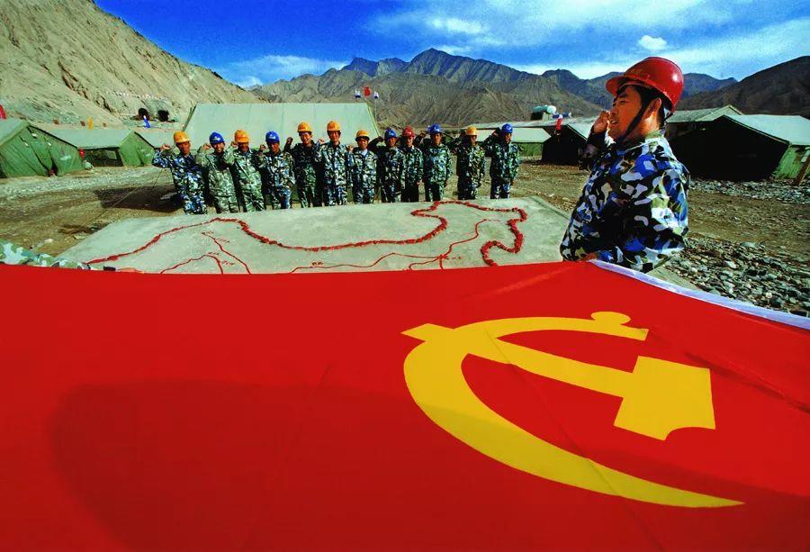 来源:中交集团   15   党旗映红青藏高原