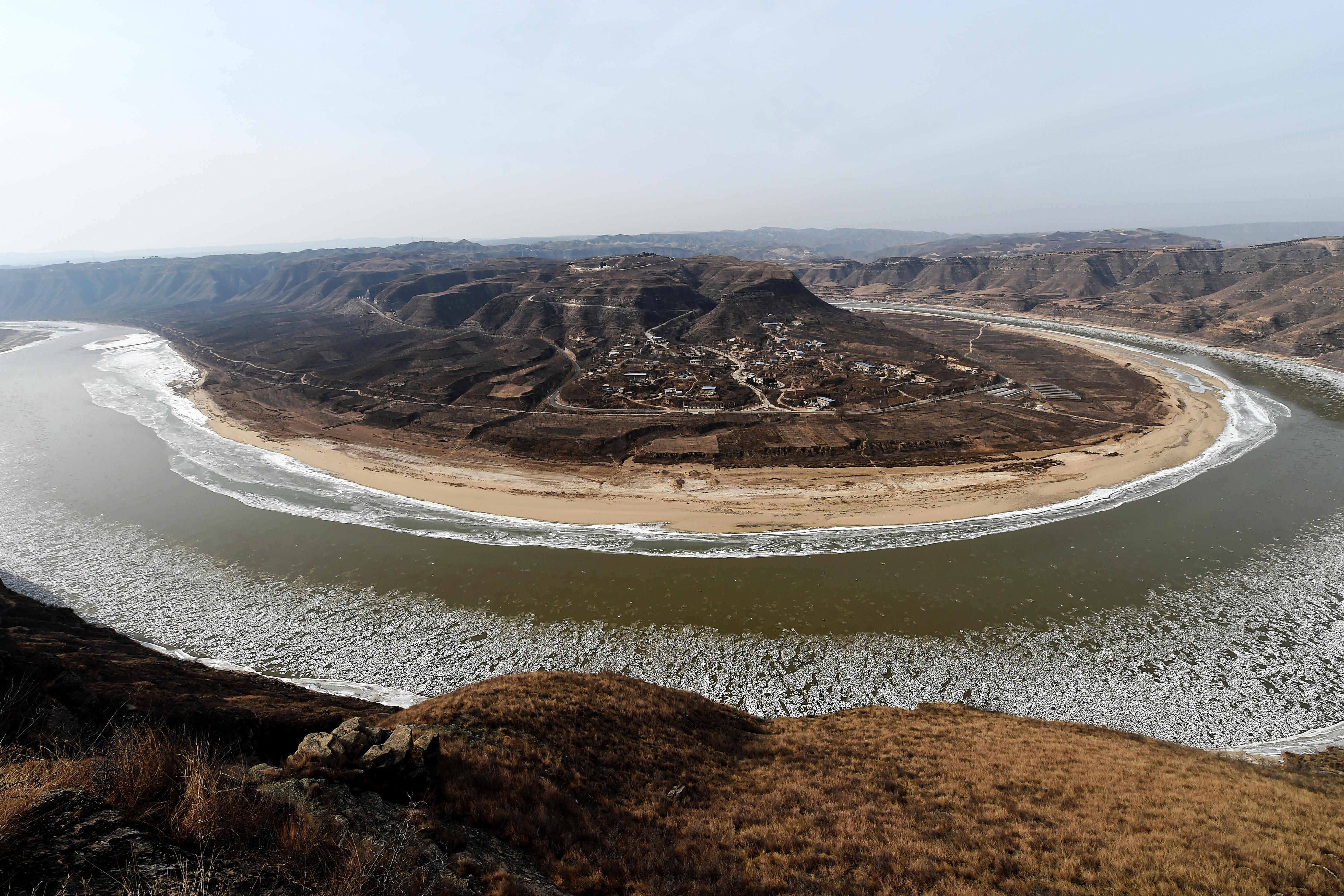 "银色巨龙"——黄河临汾段现流凌景观