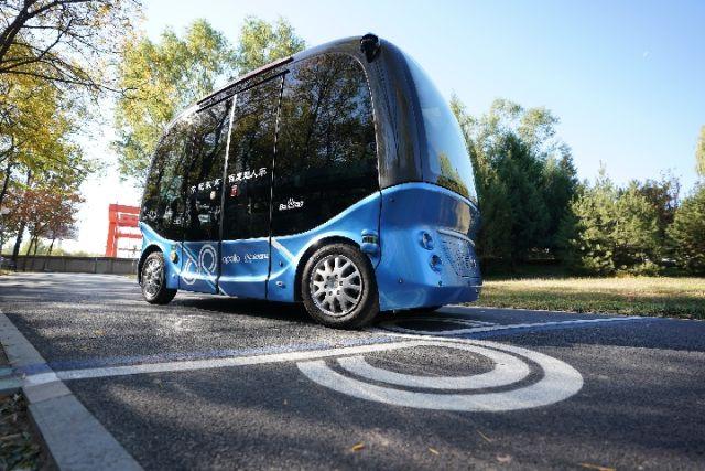 2018年11月1日,海淀公园的百度阿波龙无人车.