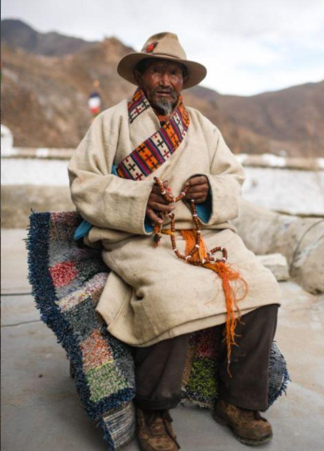 扎西德勒!我也祝愿社会安定,人民幸福,国家繁荣!