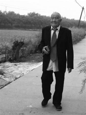 105岁老顽童跑步庆生日 "魔性"舞蹈曾走红抖音