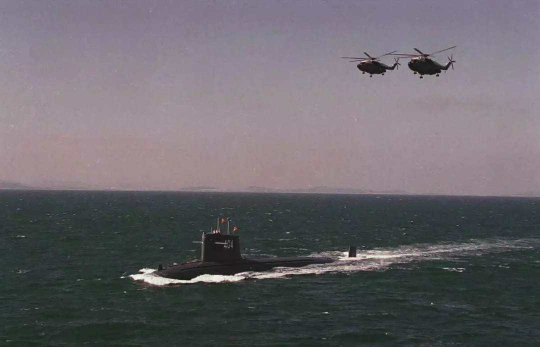 我国第一艘核潜艇"长征"一号   加入海军战斗序列