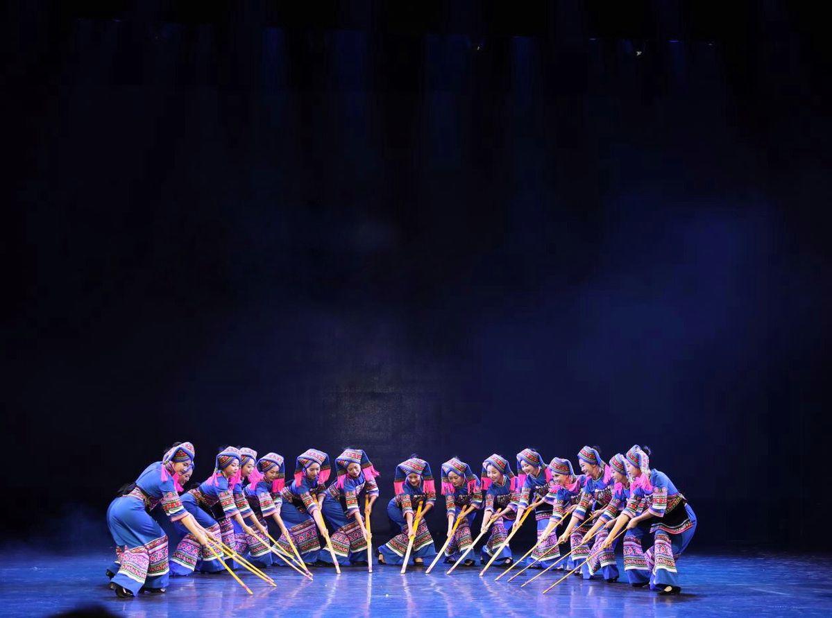 桂风壮韵:广西舞蹈《打扁担》荣获第十八届群星奖