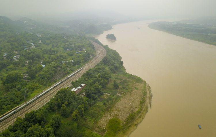 60多年前,就是因为这条铁路,蜀道不再难了!-中新网