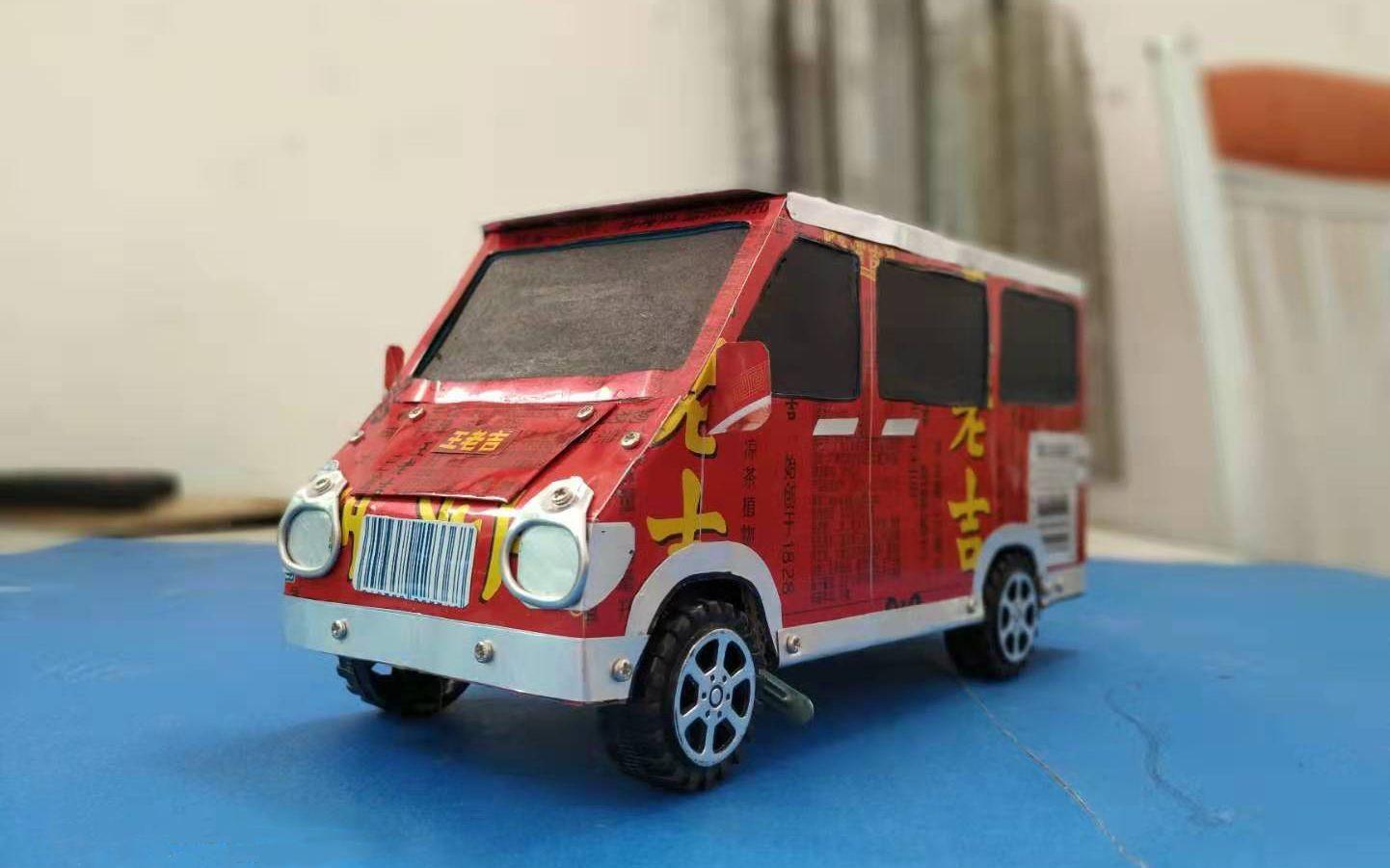 废易拉罐能干吗?这位小伙做了6000多件汽车模型