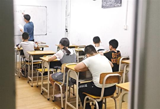 培训机构助推超前学有教师补课一个暑假可挣百万