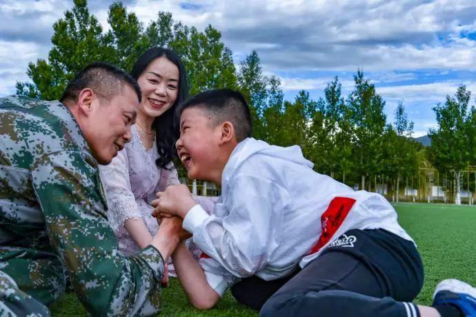 军人家庭 中国新闻网