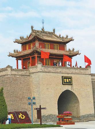 会宁县会师门.本报记者 张文豪摄大墩梁红军烈士纪念碑.