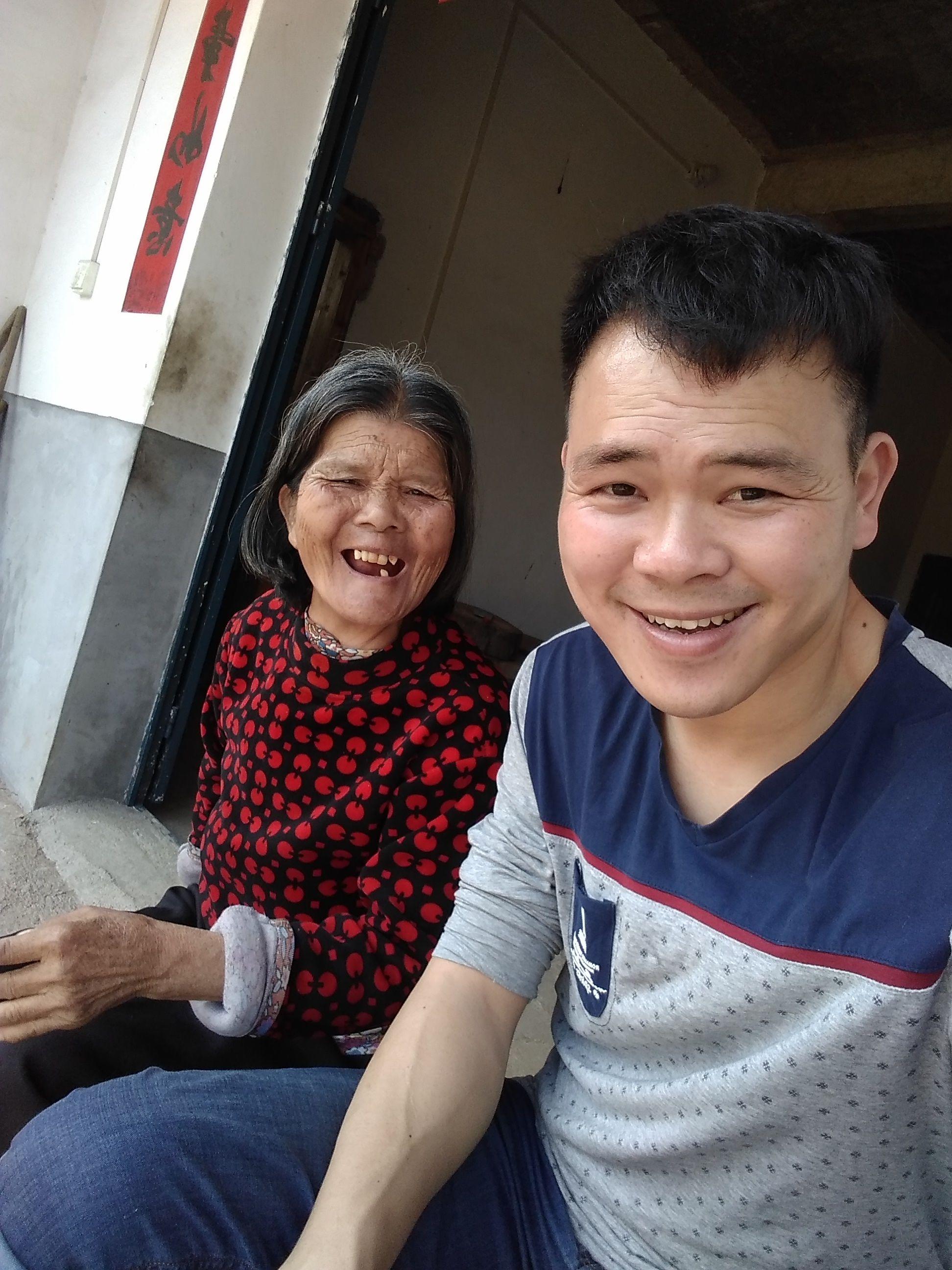 江西会昌县一扶贫干部走访贫困户时坠亡年仅31岁