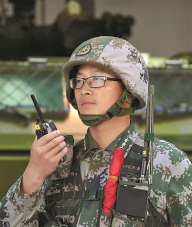 驻澳部队某装甲步兵连连长把连队打造成驻军铁拳