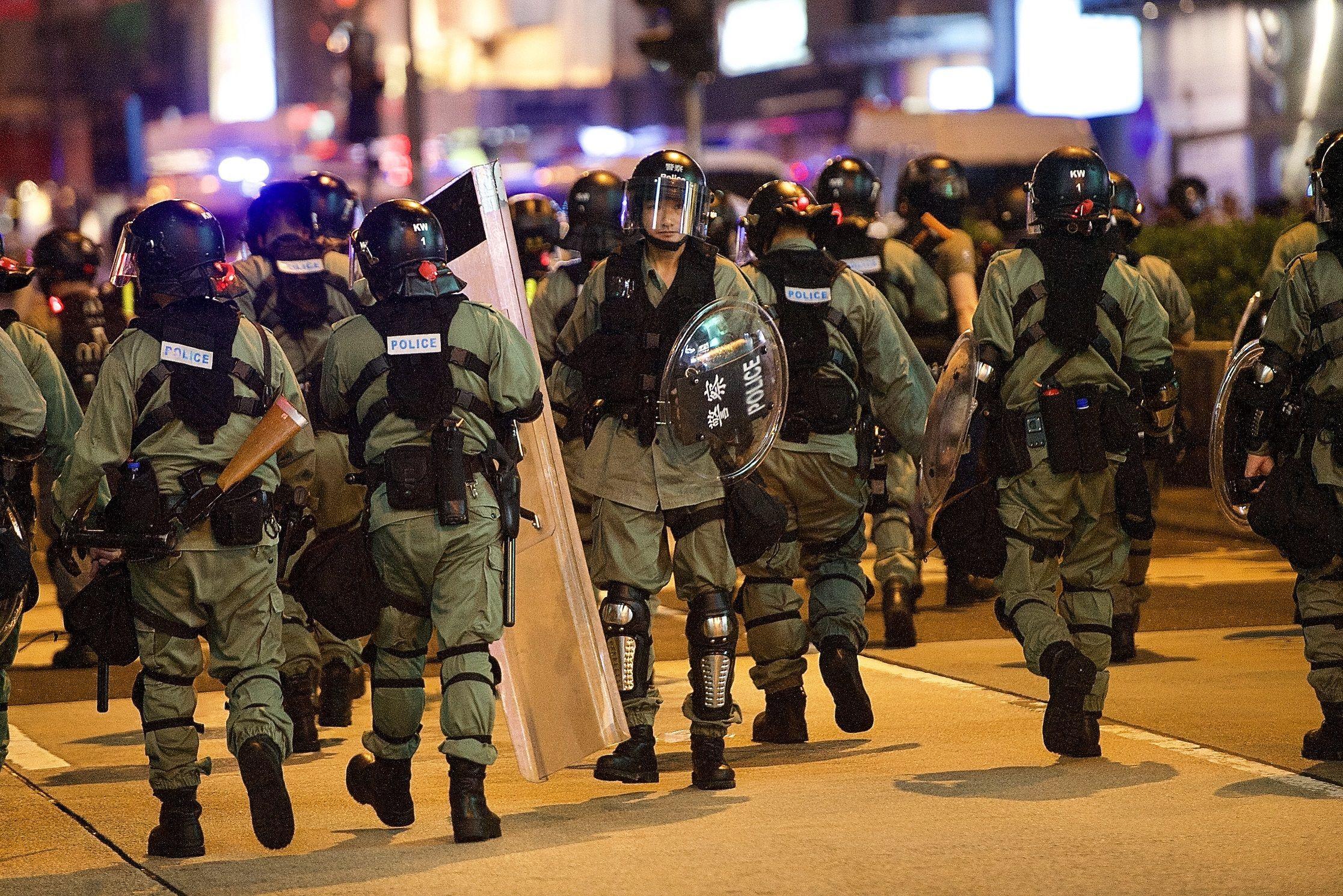 承压中的港警以前太温顺现在不过干了该干的事情