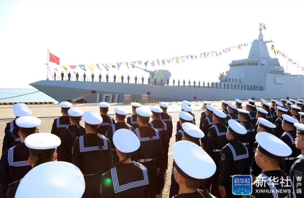 1月12日,中国人民解放军海军055型驱逐舰首舰南昌舰归建入列仪式在