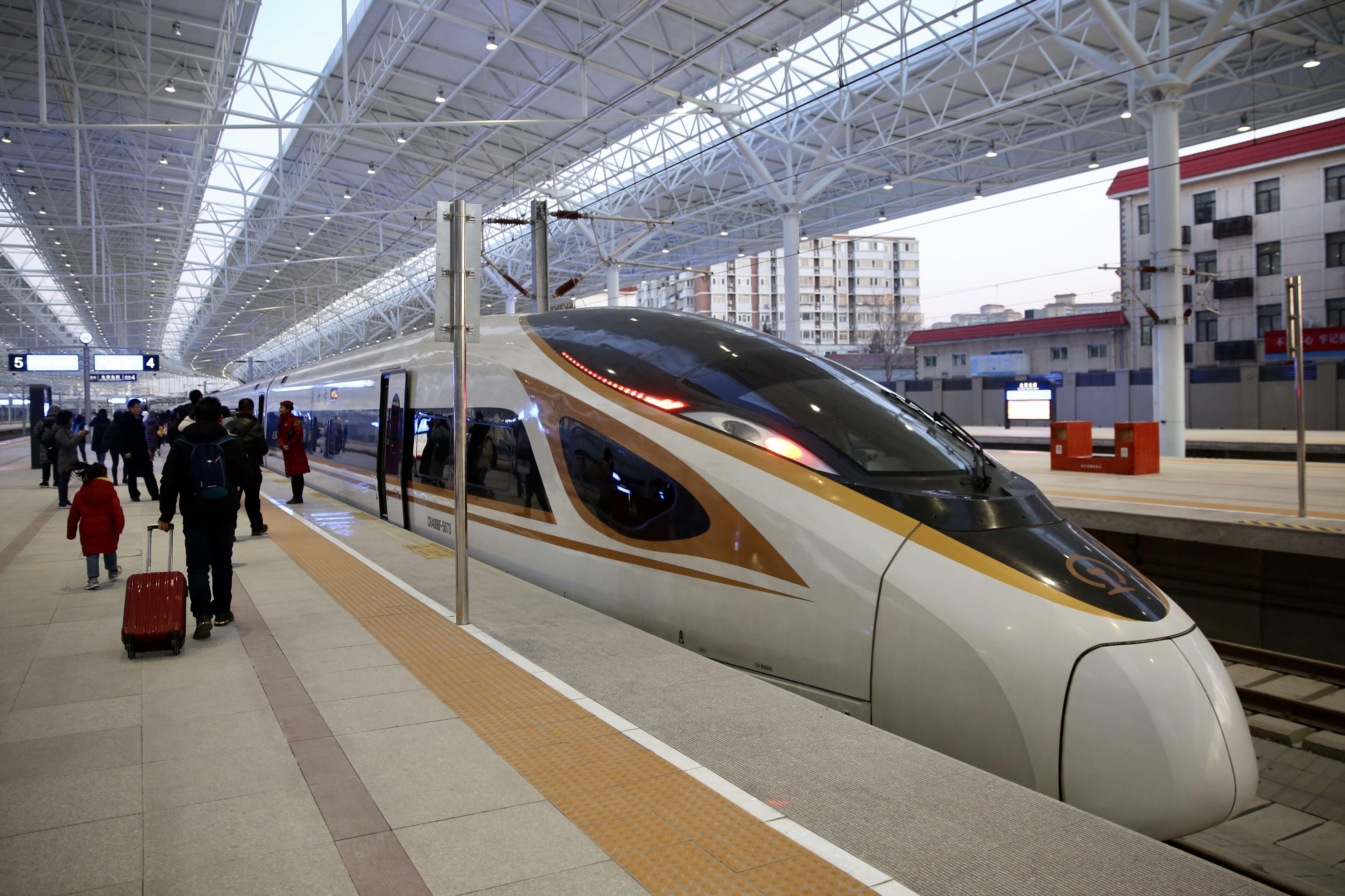 京张高铁开通半月运送旅客近80万人