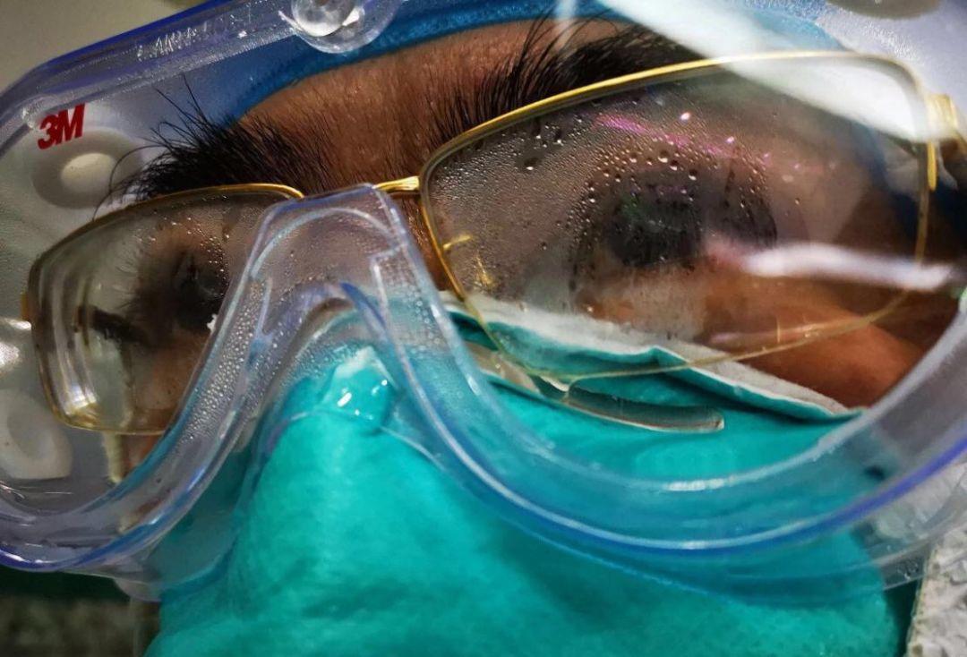 白衣天使不过是一群孩子换了一身衣服学着前辈的样子治病救人,和死神