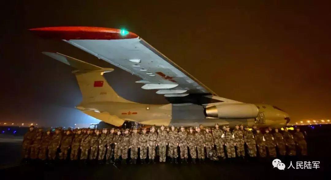 除夕夜的最美逆行解放军出征