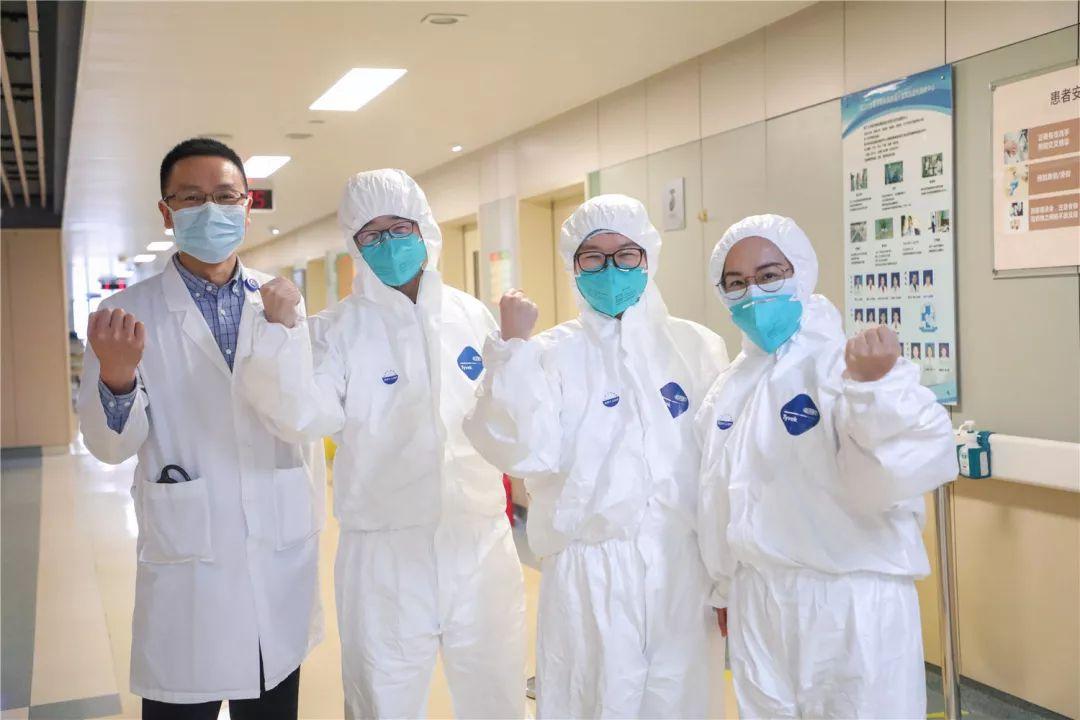 最美"蘑菇头"压痕不惧压痕,守护生命▼《抗击疫情》王洁浙大四院加油