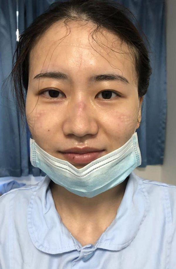 国内新闻  2月19日晚上8点多她夜班回家,发了一则微博祈祷"疫情早点