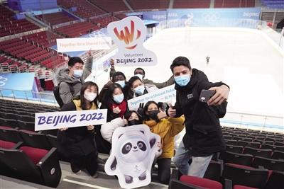 第一批137名冬季奥运会青年志愿者逐渐展览馆学习培训