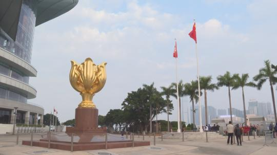 香港金紫荆广场举行新年升旗仪式