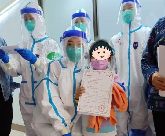 退“疫”回家啦！上海纪念路方舱医院首批59名患者康复出院