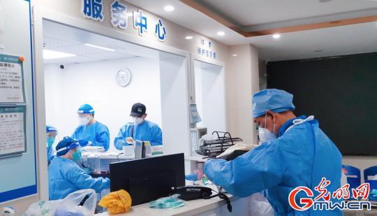 上海市：街道社区医院门诊对外开放至深更半夜 为社区志愿者代配液服务项目