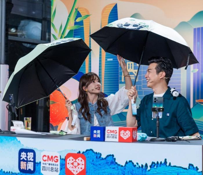 拼多多产业带系列直播开进成都 做大“大运会效应” 助力消费提振