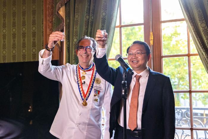 跨越8500公里赴巴黎和美之约：五粮液“和美全球行”正式启动