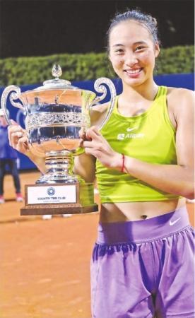 郑钦文首夺WTA巡回赛冠军！