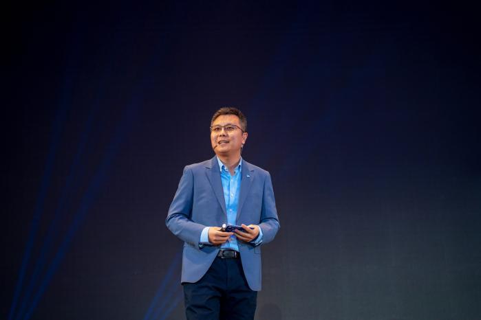 智建中国汽车出口新生态 2024中国汽车进出口高峰论坛正式开幕