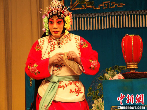 75岁荀派男旦宋长荣亲自登台演出名剧《花田错》