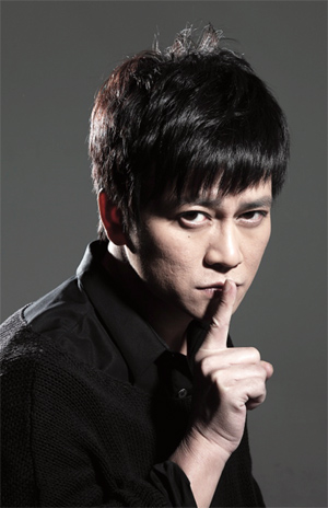 李承鹏:把自己放逐给文字    【人物简介】李承鹏,中国著名足球记者