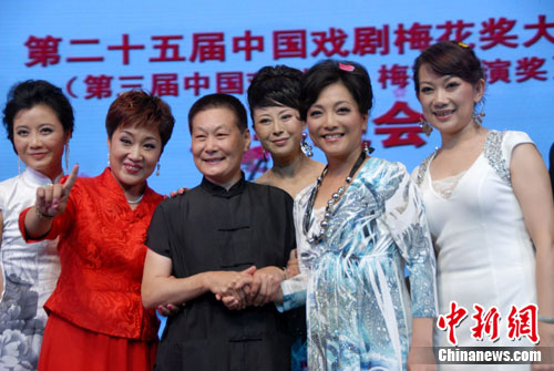 "川剧皇后"沈铁梅为川剧摘首个"三度梅"(图)