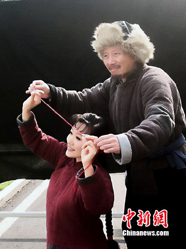 王昆为迟到向观众致歉谭晶称白毛女演唱难5