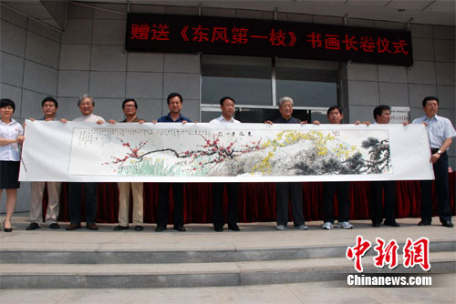 八书画家联合创作东风第一枝献礼建党90周年