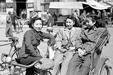 ���ܺ�Ӥ������Ӱչ���Ϻ���Ļ��ͼ��