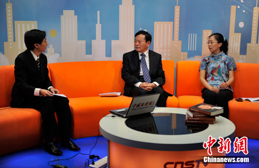 �����F������ʵ¼��Ϊ������������Ԫ:�������ݶ�