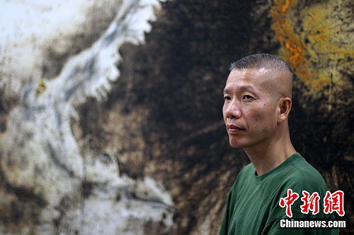 �̹�ǿ�״��ж���չ12�����࿨����չʾ�п�ԨԴ