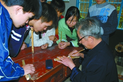 ������̴�������̶���״���ɸ���ͼ���ε���