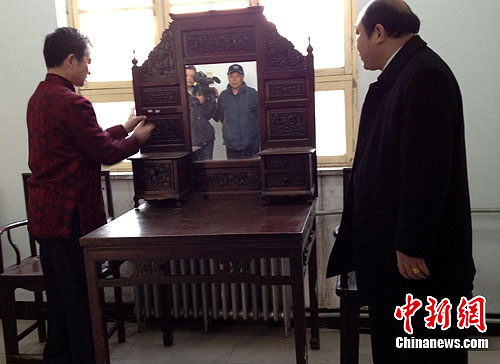 �й�������ҡ����������У������˷׷׾�������