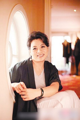 六六新书热销娱乐炒作“入侵”传统书界引忧虑