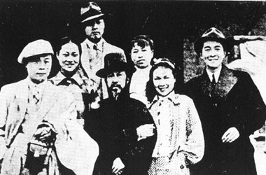 江青嫁毛泽东前罗曼史:前夫唐纳三次为她自杀