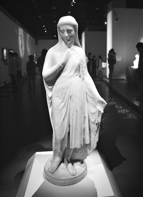 《蒙面纱的利百加》.本组图片均为记者梁超 摄