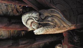 百年奉化古戏台用支架支撑或将入围下批文保点